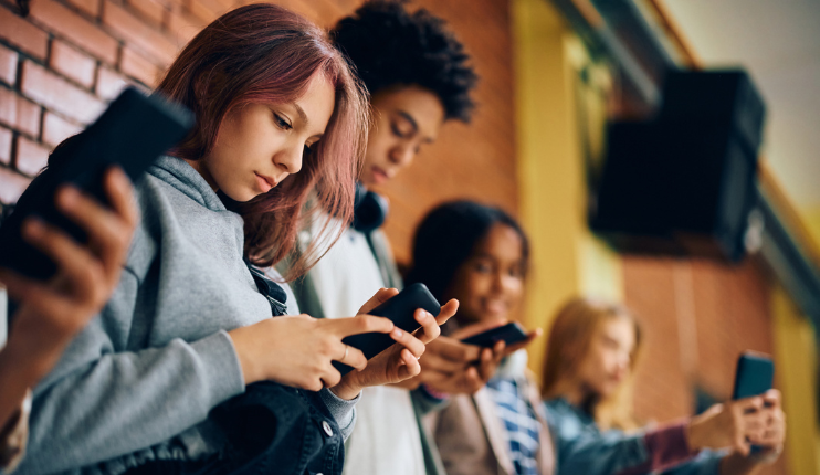 teenagers using social media